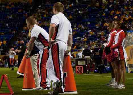 Illinois cheerleaders stand on the sidelines during the fourth quarter of Illinois´ 45-0 loss Saturday to Minnesota in the Metrodome in Minneapolis. Their subdued third-quarter cheering didn´t even show its face during the fourth. Carol Matteucci
