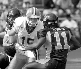 Illinois quarterback Tim Brasic (15) attempts to dodge members of Berkeley´s defense Saturday at Memorial Stadium in Berkeley, Calif. Illinois lost 35-20. Shira Weissman
