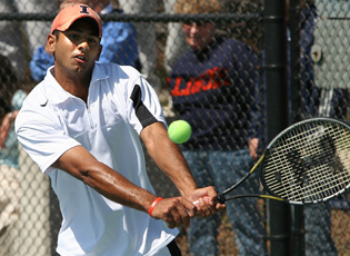 Illinois´ Pramod Dabir and his doubles partner (not shown) play Ohio State´s Joey Atas and Drew Eberly in a doubles match April 3 at the Atkins Tennis Center. Illinois won the match. Daily Illini
