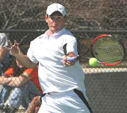 Illinois´ Ryler DeHeart returns the ball to Ohio State´s Joey Atas in a singles match April 3 at the Atkins Tennis Center. DeHeart won the match. Daily Illini file photo
