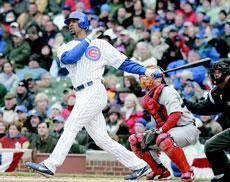 Five-year contract keeps Lee swinging