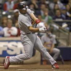 Pujols ties career homer record in Cardinals' loss