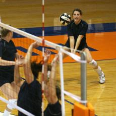 Sophomore setter Lizzie Bazzetta gets under a hit during practice on Wednesday. Adam Babcock The Daily Illini
