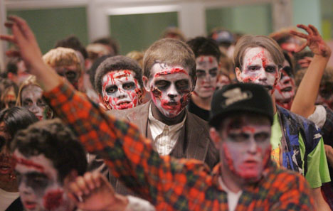 Josh Birnbaum The Daily Illini Students dressed as zombies perform the dance from Michael Jacksons Thriller at the Illinois Street Residence Hall as part of the Zombie Mob, an Allen Hall pre-Haloween activity that attracted about 150 zombies on Saturday night. From Allen, the zombies marched to ISR and then proceeded to Green Street and Champaign, stopping frequently to perform the dance.
