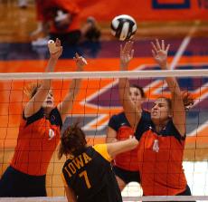 Volleyball team has momentum entering games against Michigan, Michigan State
