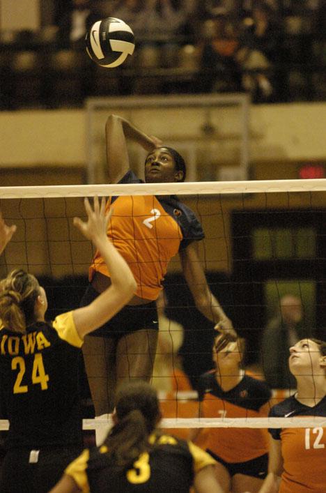Vicki Brown (2) returns the ball during the second game against Iowa Saturday, September 30th, 2006. The Illini beat Iowa 3 games to 1. Beck Diefenbach The Daily Illini
