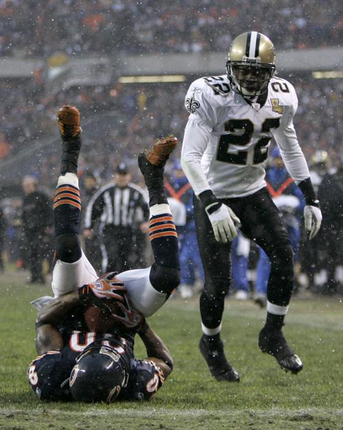 Chicago Bears wide receiver Bernard Berrian, right, comes up just