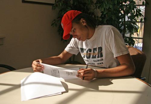 Freshman in LAS and center on the basketball team, Jenna Smith, goes over political science notes in Irwin Academic Services Center in Champaign, Monday, February 19, 2007. ME Online

