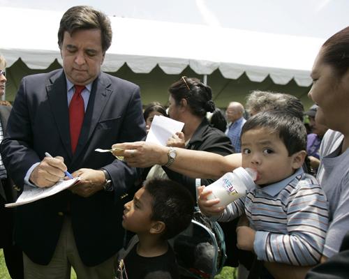 Democratic presidential hopeful, New Mexico Gov. Bill Richardson meets with members of the Service Employees International Union United Long-Term Workers Local 6434 and their families in Los Angeles, Saturday, May 12, 2007. The Associated Press
