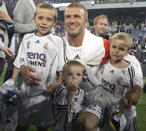 David Beckham poses with his children after taking the Spanish League title in the match against Mallorca on Sunday. Fernando Bustamante, The Associated Press
