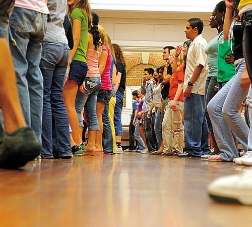 Participants follow step during a salsa dancing class at the Illini Union Courtyard Cafe on Thursday. ME Online
