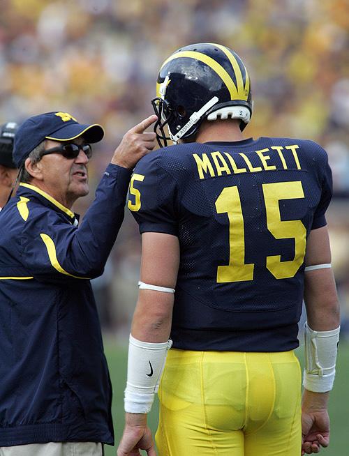 Michigan+quarterback+Ryan+Mallett+gets+instructions+from+coach+Lloyd+Carr+in+the+second+half+against+Notre+Dame+on+Saturday+in+Ann+Arbor.+Michigan+won+38-0.+THE+ASSOCIATED+PRESS%2C+TONY+DING%0A