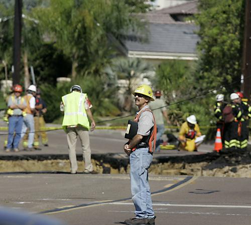 Aerial view of sinkhole in the San Diego suburb of La Jolla, Calif., on Wednesday. The 50-yard-long sinkhole destroyed one home as it sank into the disintegrating hillside and damaged five others. THE ASSOCIATED PRESS, LENNY IGENLZI
