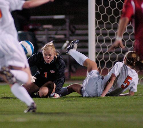 Illinois goalkeeper Lindsey Carstens, center right, stops a shot on goal during the game against Indiana at Illinois Track and Soccer Stadium, Friday, Oct. 19, 2007. Carstens had her 25th career shut out, setting a new Illinois record. Illinois beat Ind Adam Babcock
