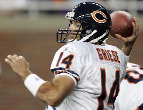 Chicago Bears quarterback Brian Griese, right, directs his offense