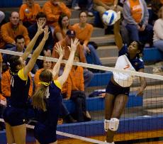 Senior middle blocker Vicki Brown attempts to hit the ball past Michigan on Saturday at Huff Hall. Illinois heads to Ohio State and Penn State to play the Buckeyes and No. 1 Nittany Lions, respectively. Erica Magda

