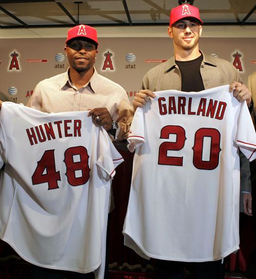 No deal yet, but Los Angeles Angels introduce Torii Hunter - The Daily  Illini
