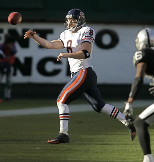 Chicago Bears quarterback Rex Grossman (8) passes against the Oakland Raiders in the third quarter of their NFL football game in Oakland, Calif., Sunday, Nov. 11, 2007. The Bears defeated the Raiders 17-6. The Associated Press, Paul Sakuma
