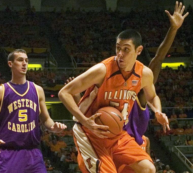 Mike Tisdale looks around a Western Carolina player on Monday, Dec. 17, 2007 at Assembly Hall. Tisdale lead the Illini, scoring 13 points. Illinois won 58-35. Erica Magda
