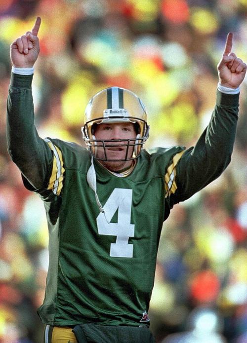 Green+Bay+Packers+quarterback+Brett+Favre+reacts+to+a+fourth+quarter+touchdown+against+the+Dallas+Cowboys+in+Green+Bay%2C+Wis.%2C+on+Nov.+23%2C+1997.+Morry+Gash%2C+The+Associated+Press%0A