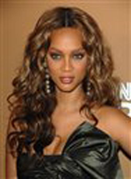 Model+Tyra+Banks+arrives+at+the+CNN+Heroes+Awards%2C+in+this+Dec.+6%2C+2007%2C+file+photo+in+New+York.+A+man+who+is+charged+with+stalking+supermodel+and+talk+show+host+Tyra+Banks+has+been+ordered+to+stay+away+from+her+or+face+going+to+jail.+Brady+Green%2C+accordi+Peter+Kramer%2C+The+Associated+Press%0A