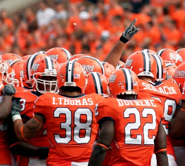 The Fighting Illini huddle at the beginning of the game against Louisiana-Lafayette on Saturday. Erica Magda
