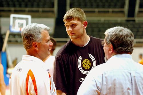 Tyler Griffey, a high school basketball player from Ballwin, Mo., and his father, Chris, talk with Illinois basketball coach Bruce Weber at the Illinois basketball shootout on June 8. Erica Magda
