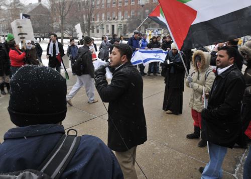 Nasser Manasra leads a crowd of mostly pro-Palestinian supporters outside the Illini Union on Tuesday. A group of students showing their support for Israel also made an appearance on the Quad. Erica Magda
