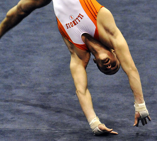 Paul Ruggeri performs on the floor exercise at Huff Hall on Dec. 7. Ruggeri won the floor exercise at the Windy City Invite on Saturday. Erica Magda
