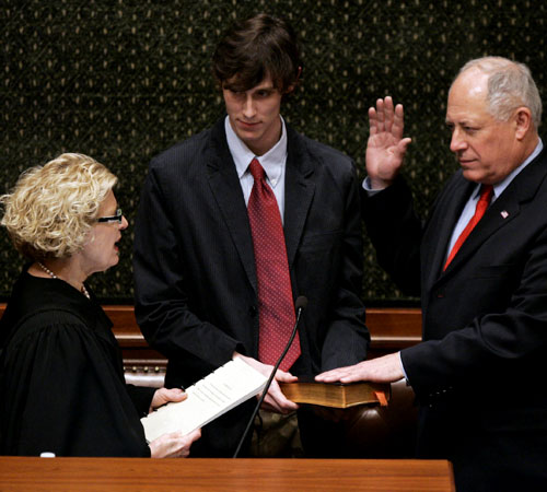 Quinn enters new role as reformer governor