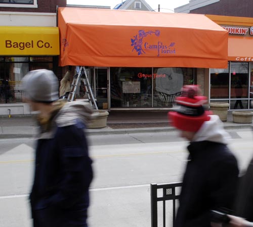 Brennan Caughron The Daiy Illini Students walking down green street pass on the opposite side of Howboda Bagel Co. and Dunkin Doughnuts on Tuesday March 3, 2009.

