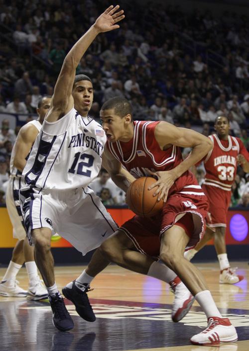 Indiana s Verdell Jones III, right, drives past Penn States Talor Battle during the first half of their NCAA college basketball game in State College, Pa., Saturday, Feb. 28 2009. (AP Photo/Carolyn Kaster)
