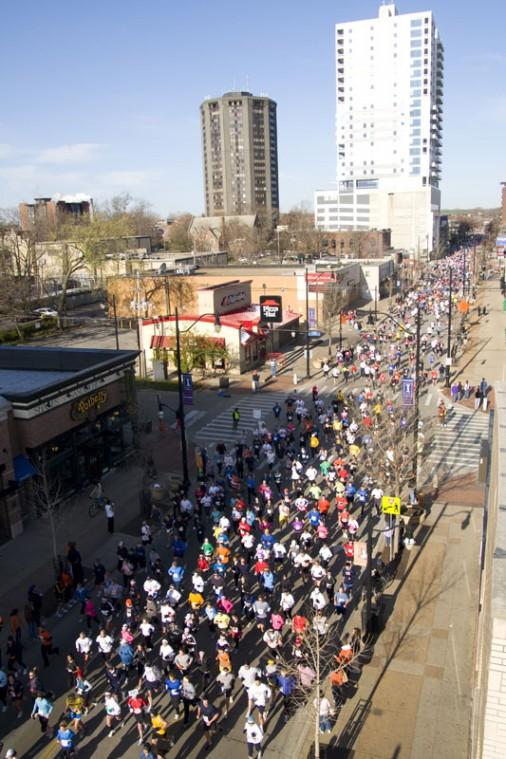 Runners+in+the+Illinois+Marathon+head+East+on+Green+Street+on+Saturday+morning.%0A