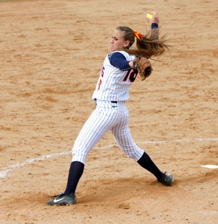Illini softball takes doubleheader from Badgers