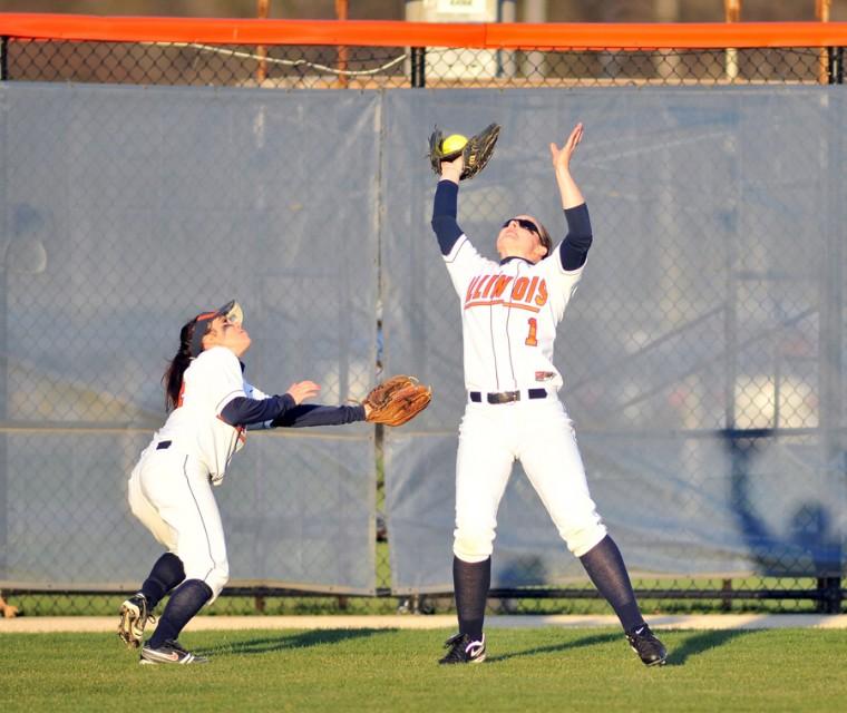 Illinois Hope Howell (1) makes a catch during Tuesdays game against Illinois State in Urbana on April 7, 2009.
