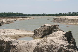 In May 2011, the Mississippi and Ohio Rivers flooded due to a manual breach of the levees of the Birds Point-New Madrid Floodway in southeastern Missouri. This is the aftermath that University civil engineering and geology researchers analyzed in their recently released study.