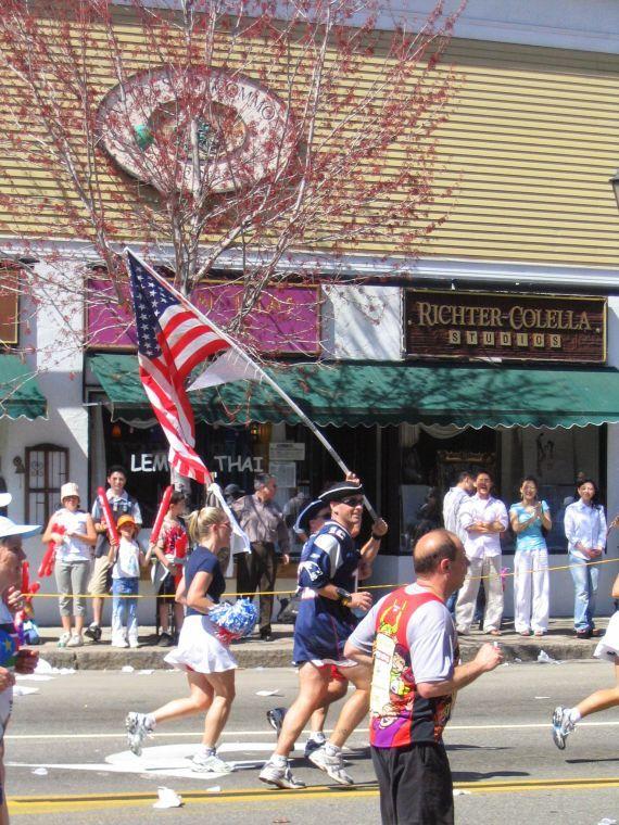 Runners+carry+an+American+flag+during+the+2005+Boston+Marathon.