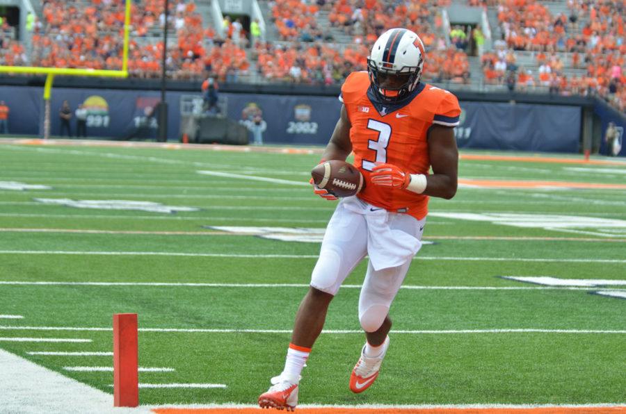 Illinois+Jon+Davis+%283%29+scores+a+touchdown+during+the+game+against+Youngstown+State+at+Memorial+Stadium+in+Champaign%2C+Ill.+on+Saturday%2C+Aug.+30%2C+2014.+The+Illini+won+28-17.