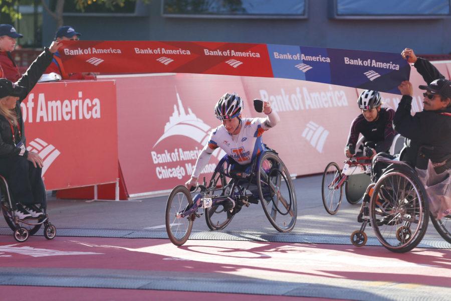 Illinois+alumnus+Tatyana+McFadden+wins+the+women%E2%80%99s+wheelchair+division+of+the+Bank+of+America+Chicago+Marathon+on+Oct.+13%2C+2013.+McFadden+once+again+won+the+Chicago+Marathon%2C+her+fourth+straight+in+the+event.