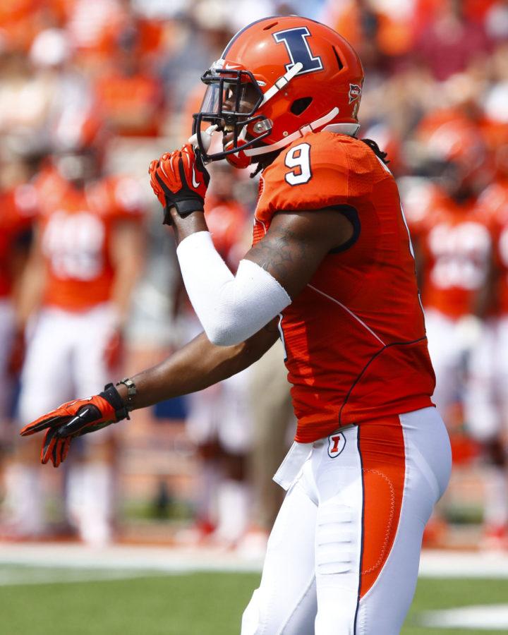 Illinois Earnest Thomas reads the offense during the game against Southern Illinois at Memorial Stadium on Aug. 31, 2013.