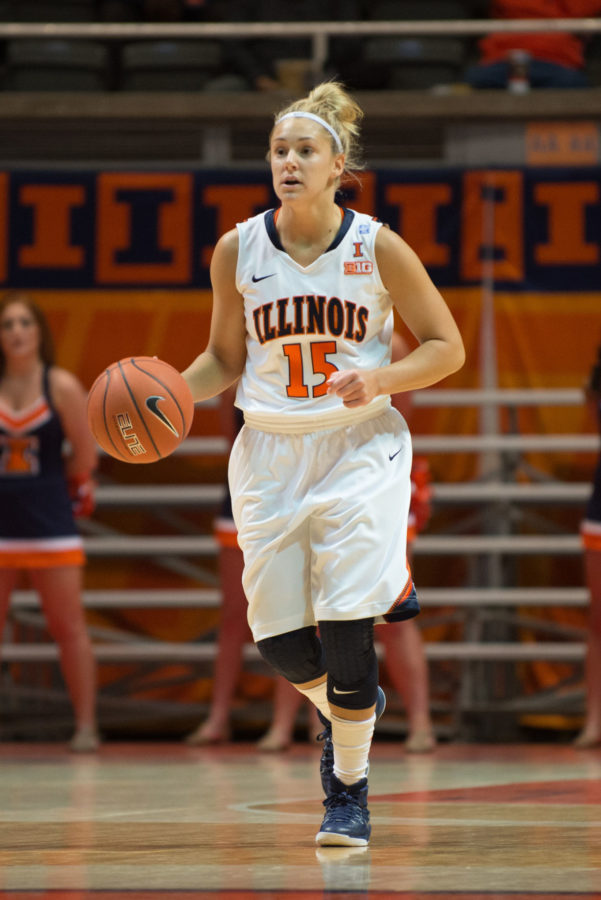 Illinois Kyley Simmons dribbles the ball down the court during the game against IPFW on Friday November 14.