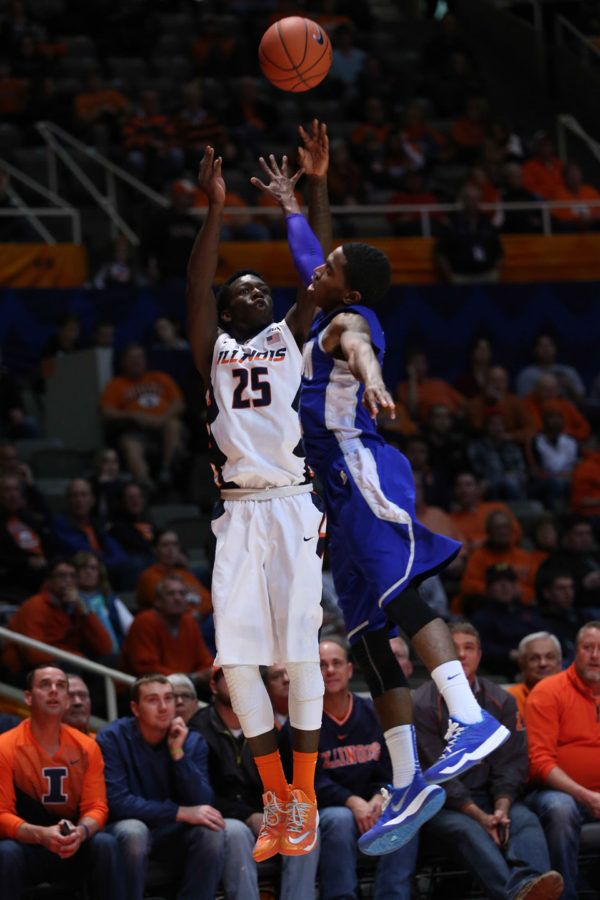 Illinois Kendrick Nunn (25) shoots over his opponent during the game against Hampton at State Farm Center on Dec.17, 2014. The Illini won 73-55.