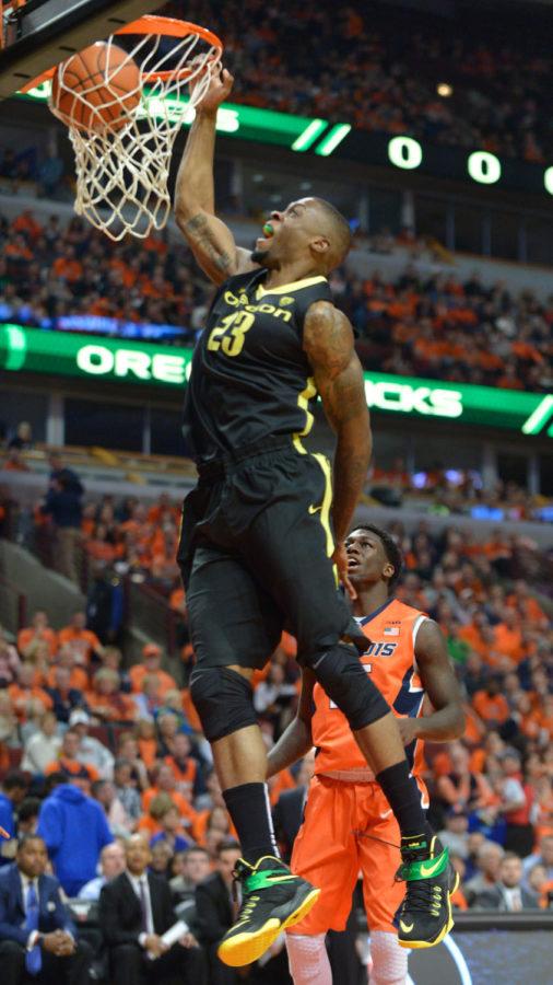 Oregons Elgin Cook dunks the ball against Illinois at United Center in Chicago on Saturday. The loss to Oregon leaves Illinois with no chance for a marquee win in nonconference play.