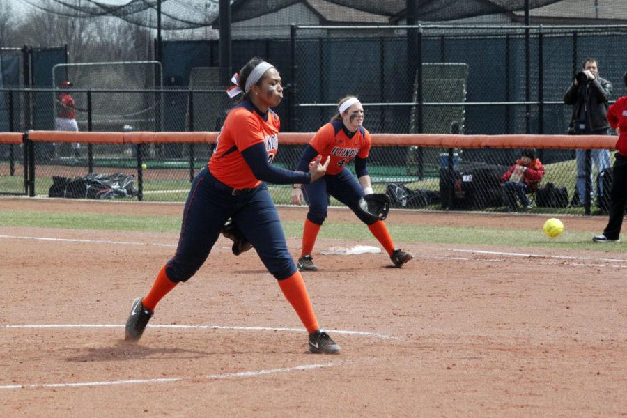 Illinois’ Shelese Arnold (12) pitches during the game against Nebraska on April 6. The Illini lost 12-3 in five innings.