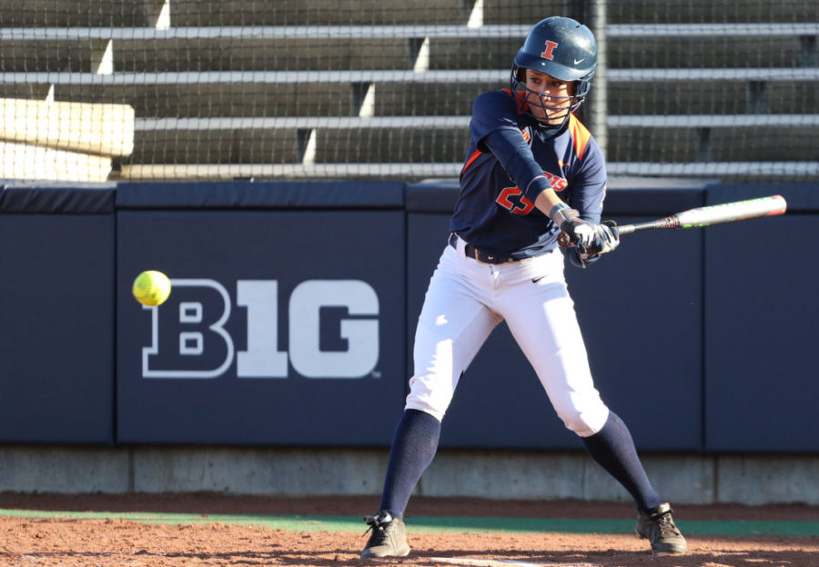 Illinois+Carly+Thomas+%2825%29+swings+for+the+ball+during+the+softball+game+v.+North+Dakota+State+at+Eichelberger+Field+on+Tuesday%2C+Mar.+17%2C+2015.+Illinois+lost+3-0.