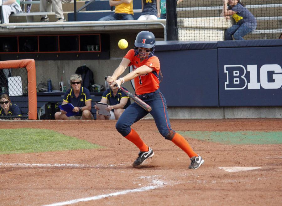 Illinois+Kylie+Johnson+attempts+to+hit+the+ball+during+the+game+against+Michigan+at+Eichelberger+Field+on+April+26.+The+Illini+lost+6-5.