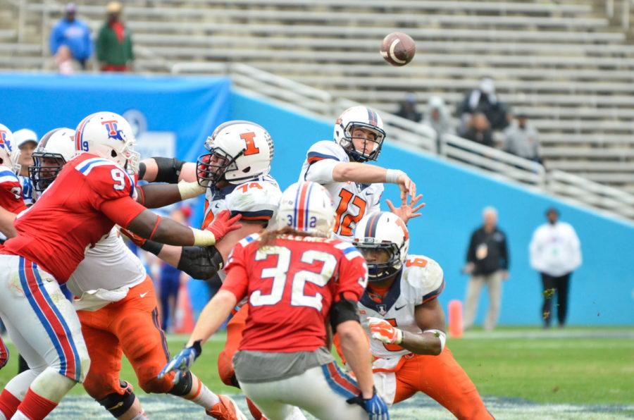 Illinois Wes Lunt (12) passes the ball during the Zaxbys Heart of Dallas Bowl against Louisiana Tech at Cotton Bowl Stadium in Dallas, Texas on Friday, Dec. 26, 2014. The Illini lost 35-18.