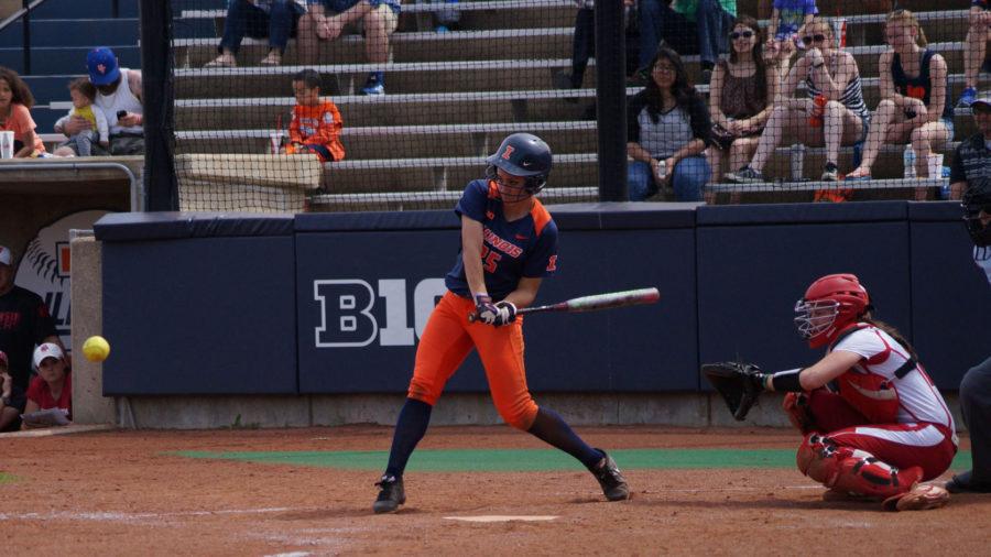 Illinois%E2%80%99+Carly+Thomas+swings+for+the+ball+during+the+team%E2%80%99s+5-3+win+against+Wisconsin+at+Eichelberger+Field+on+Saturday.