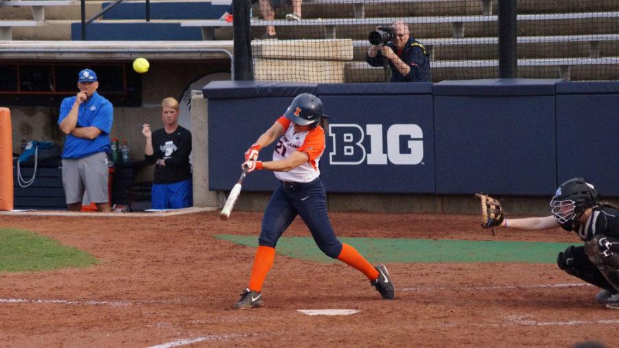 Illinois+Allie+Bauch+%2821%29+hits+a+home+run+during+the+softball+game+vs.+Indiana+State+at+Eichelberger+Field+on+Wednesday.+Illinois+won+5-3.