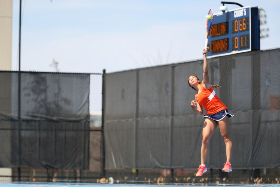 Illinois’ Louise Kwong serves the ball during the match against Rutgers at Atkins Tennis Center, on April 5. 